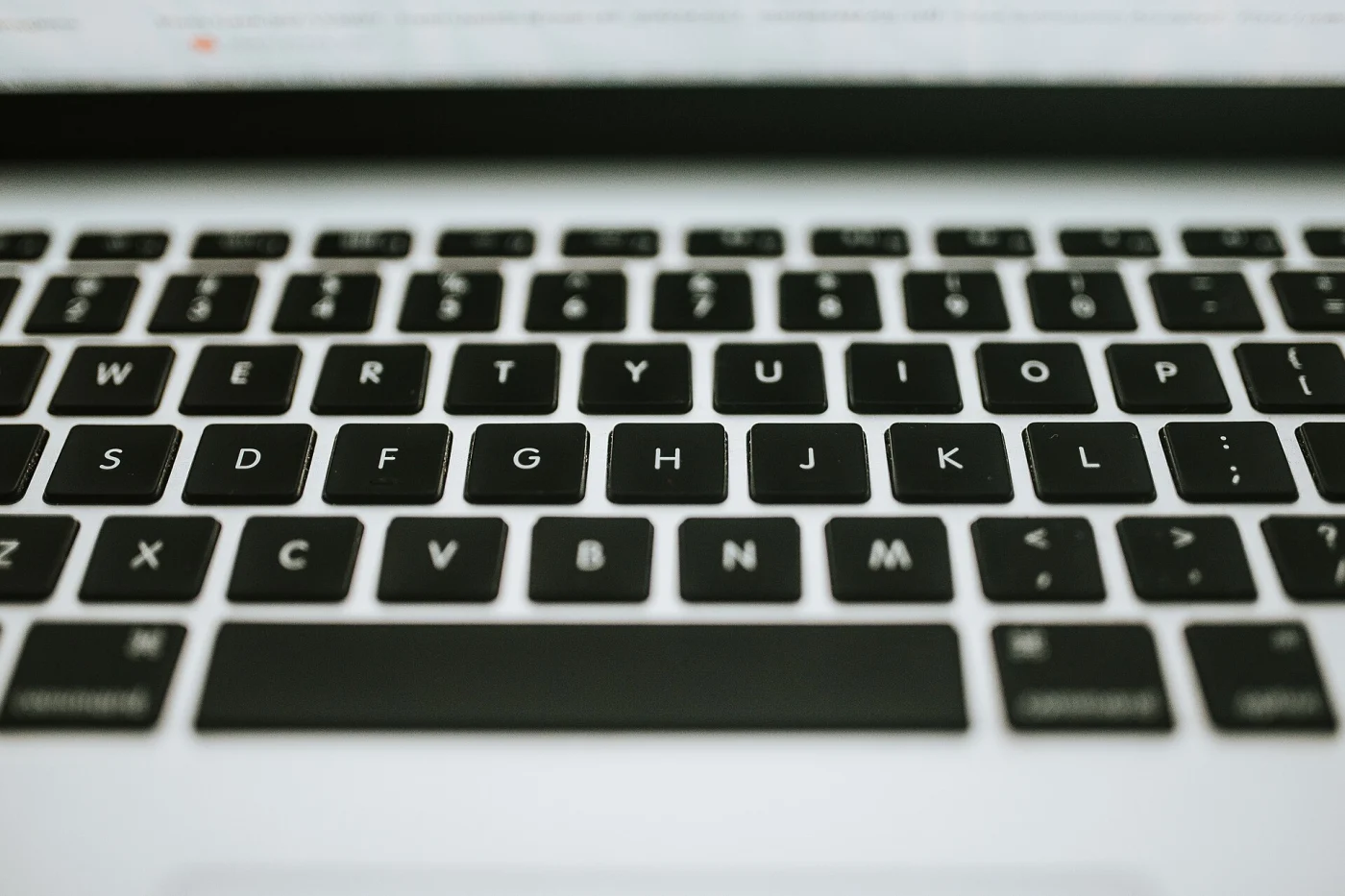 Gros plan sur le clavier d'un MacBook Pro Retina